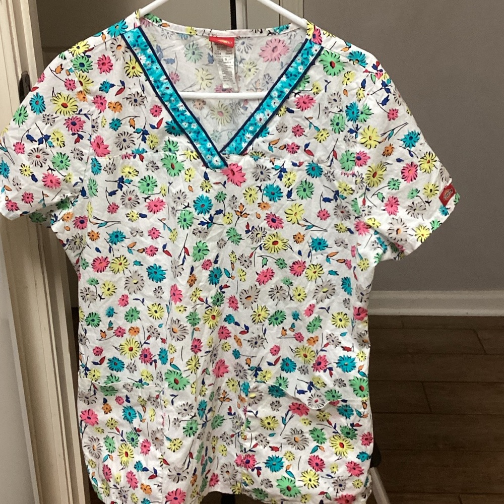 Dickies Women Floral Shrub with Blue Trim